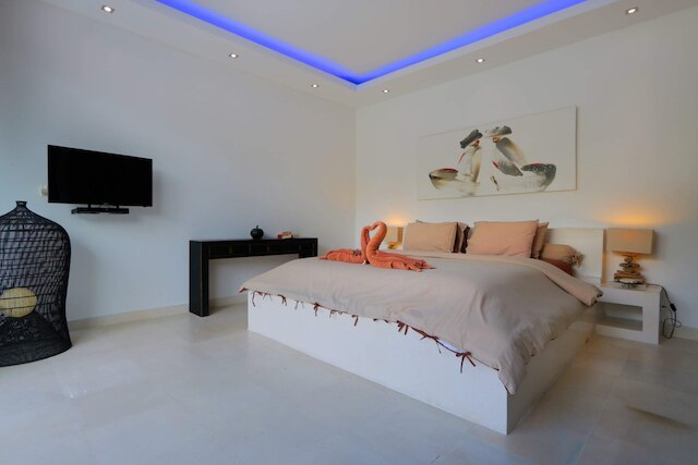 エレガント プライベート  ヴィラ  3 ベッドルー スミニャック ウィズ スタッフ