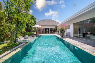 エレガント プライベート  ヴィラ  3 ベッドルー スミニャック ウィズ スタッフ