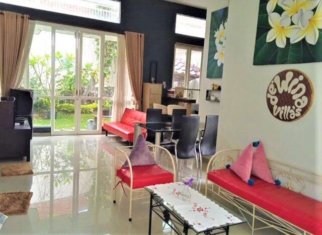 デウィナ ヴィラズ