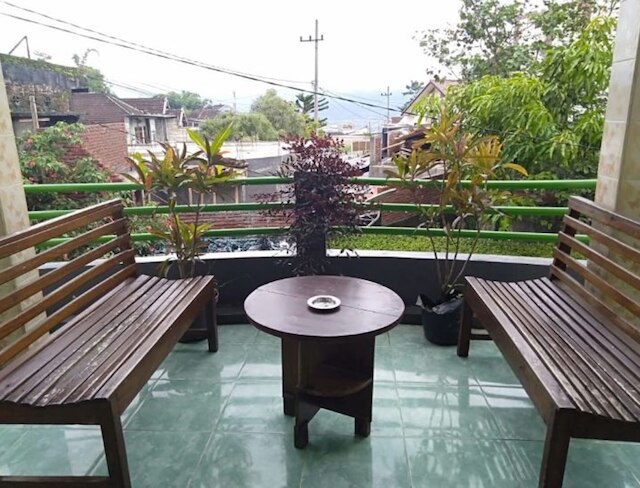 キキ ホームステイ シャリア