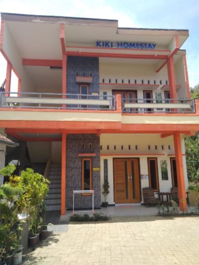 キキ ホームステイ シャリア