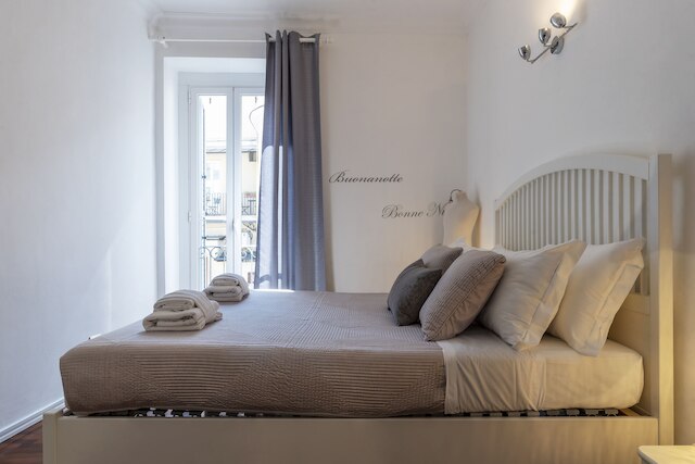 フォンタナ ディ トレヴィ デザイン アパートメント