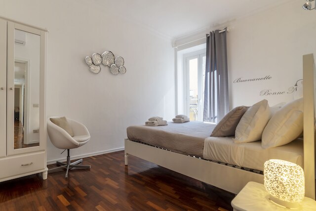 フォンタナ ディ トレヴィ デザイン アパートメント