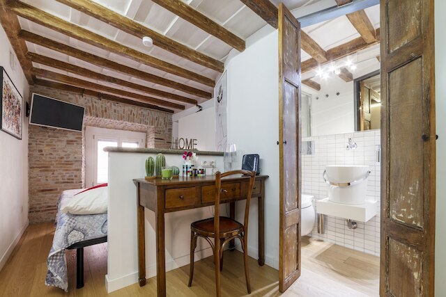 ラルゴ ディ トッレ アルゼェンティーナ コージー スタジオ