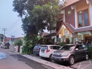 ホテル ダナ ジョグジャ