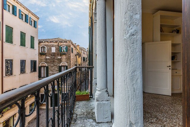 カ グラッシ 2 チャーミング バルコニー