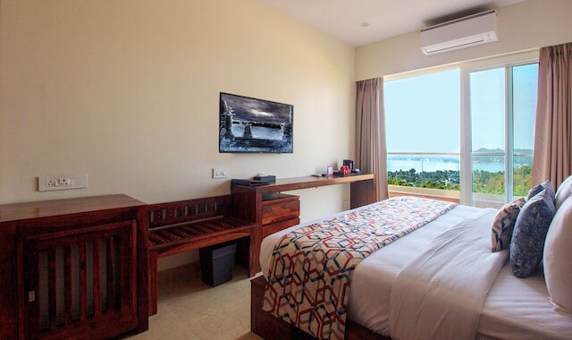 ローザステイズノースゴア・ローザクバーマンドビ