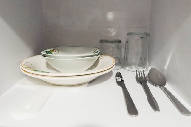 モダン スペーシャス スタジオ ルーム アパートメント アット タマン メラティ