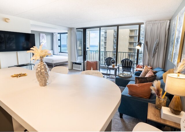 デラックス オーシャン ビュー コンド 2 クイーン ベッド イン ワイキキ, フリー パーキング & Wi-Fi バイ ココ リゾート バケーション レンタルズ