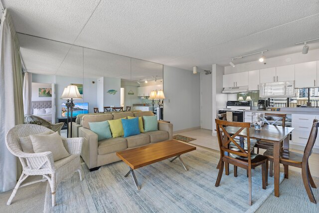 デラックス オーシャン アンド シティ ビュー ワイキキ バニアン コンド, フリー パーキング & WiFi バイ ココ リゾート バケーション レンタルズ