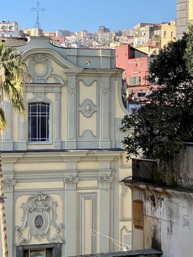 カシュネ, ピアッツァ ダンテ ナポリ