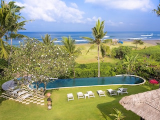 サンガイ ティンギ ビーチ ヴィラ