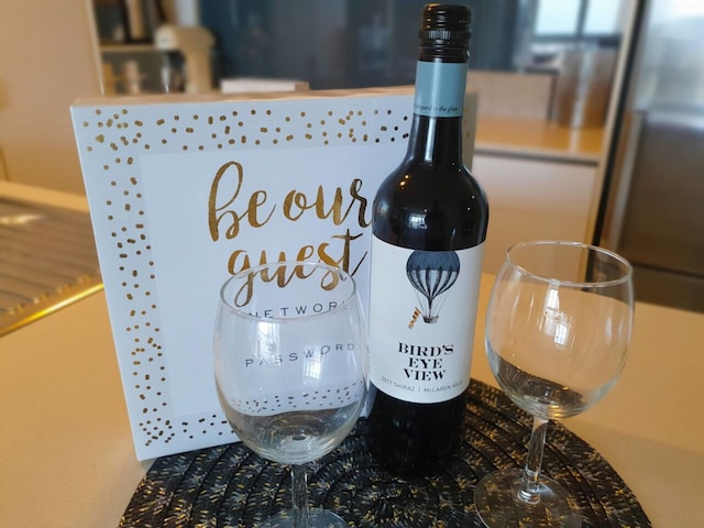 ベッドルーム エピック ビューズ CBD 2 カーズ プール ワイン ジム ネトフリIックス