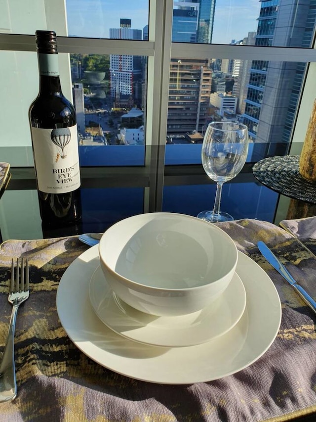 ベッドルーム エピック ビューズ CBD 2 カーズ プール ワイン ジム ネトフリIックス