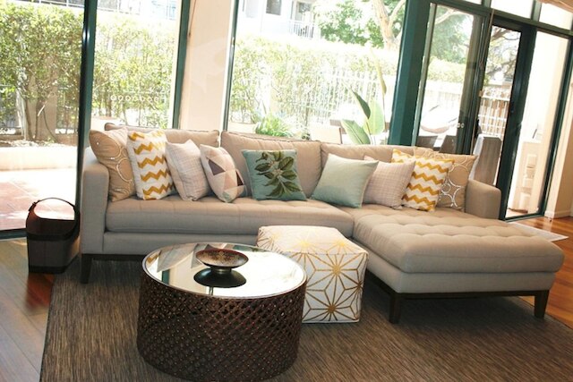 ベッBルーム ビューティフル リバー リトリート プール ワイン ジム ネトフリIックス