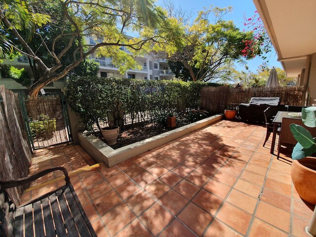 ベッBルーム ビューティフル リバー リトリート プール ワイン ジム ネトフリIックス