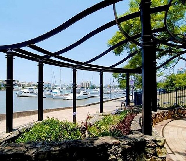 ベッBルーム ビューティフル リバー リトリート プール ワイン ジム ネトフリIックス