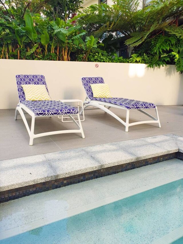 ベッBルーム フード ドリンク ハブ ジム プール ビューズ ルーフ テラス