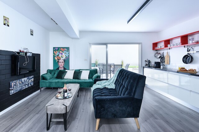 ビューティフル インテリル ウィズ プライベート アウトドア