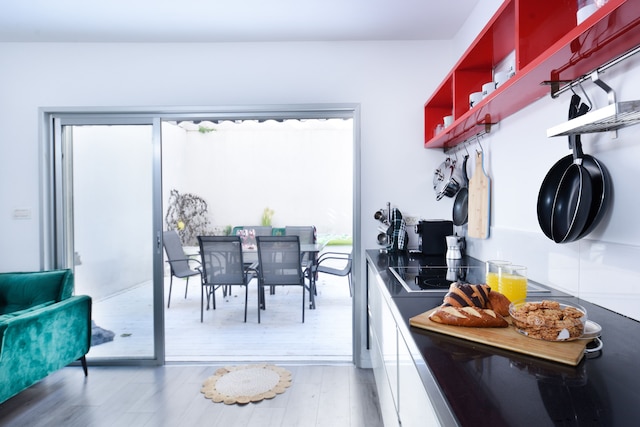 ビューティフル インテリル ウィズ プライベート アウトドア