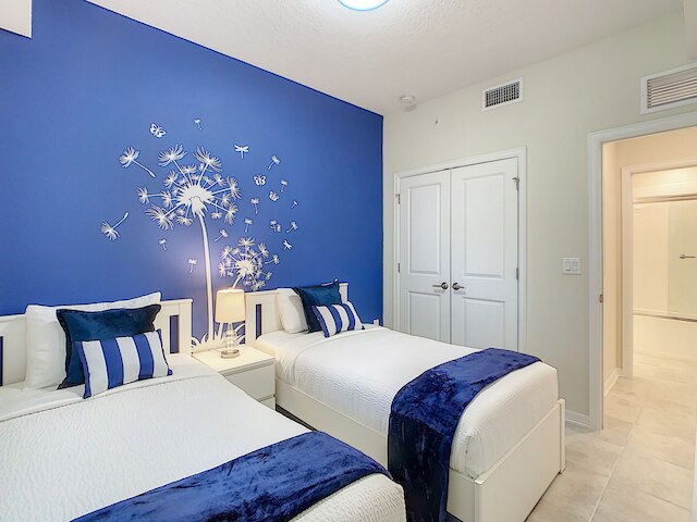 モダン コンドジアント ウォーター スライドフースボールニア WDW !