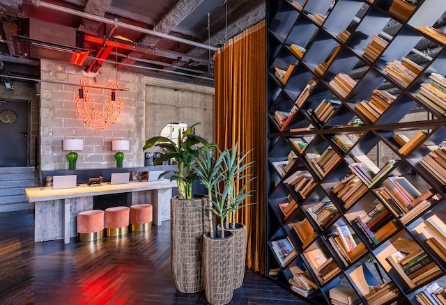 ブラウン マハネ イェフダ