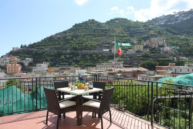 エデン ホリデイ アパートメント