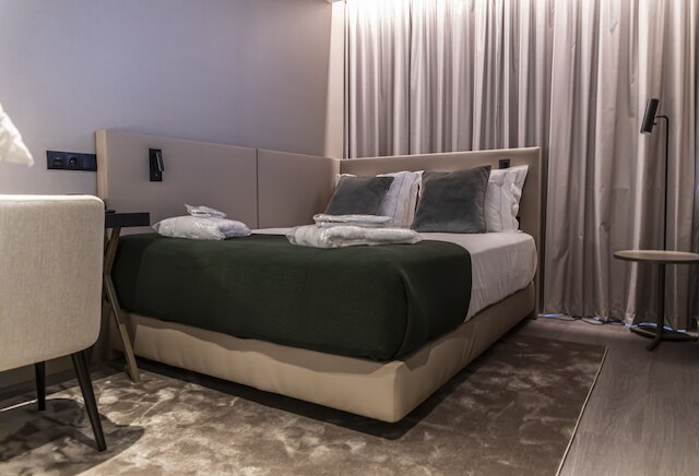 オミッド サルダーニャ ホテル