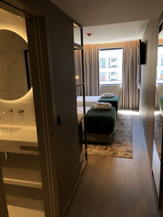 オミッド サルダーニャ ホテル