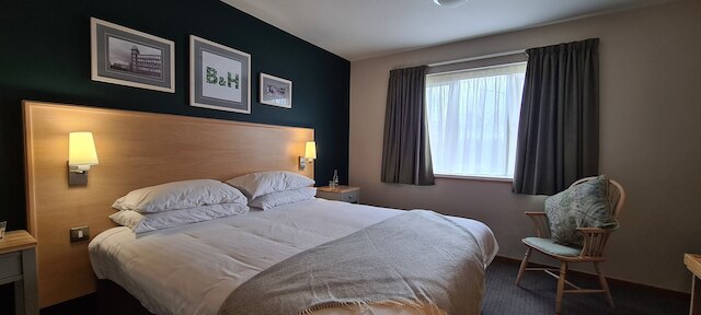 ザ ボート & ホースズ イン