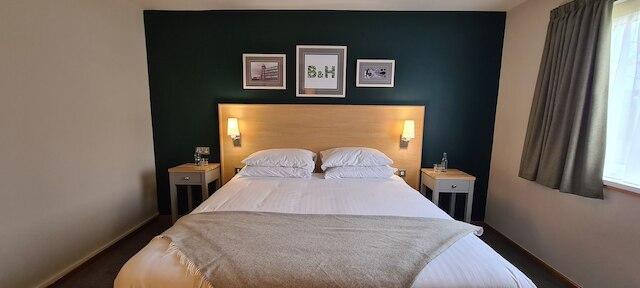 ザ ボート & ホースズ イン