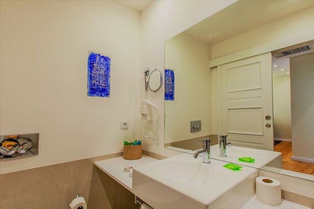 2 ベッドルームズ - ロマンティック アパートメント