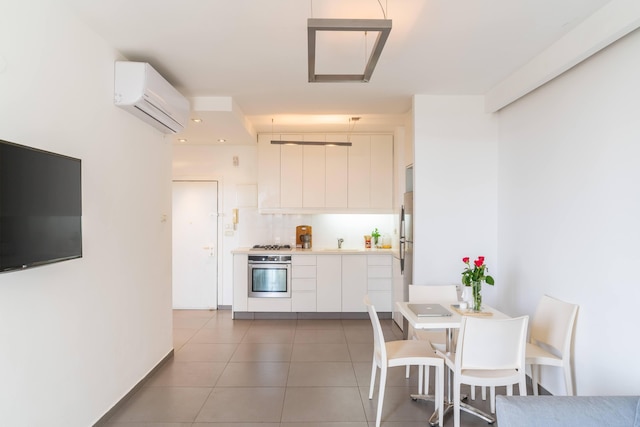 トップ ティエア アパートメント ウィズ スイミング プール