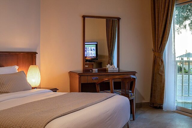 Uム アル クワェイン ビーチ ホテル