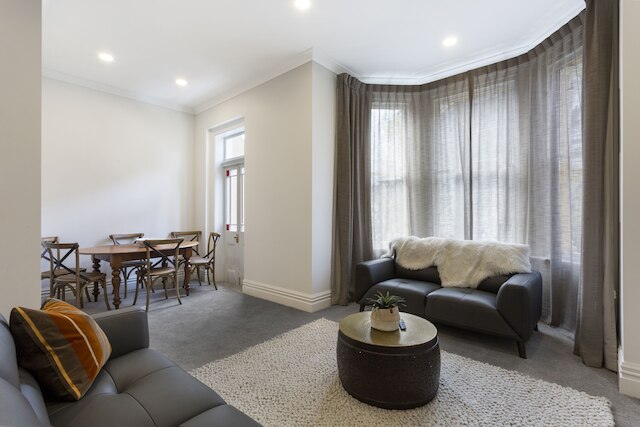 チャラクター オン スチュアート ストリート