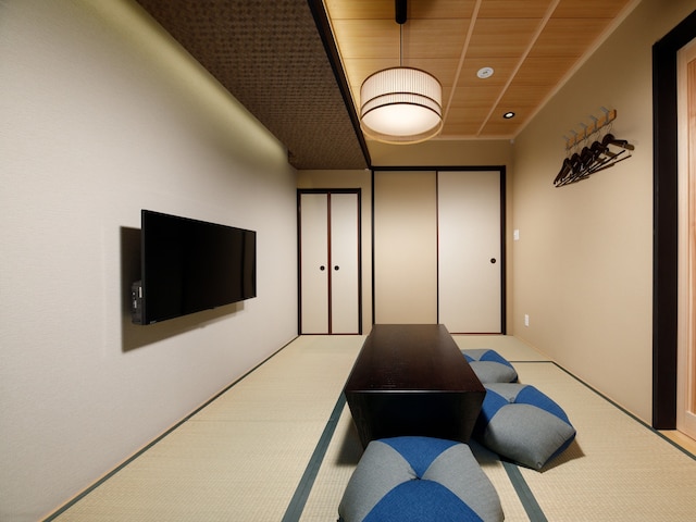 紡 伏見稲荷大社前