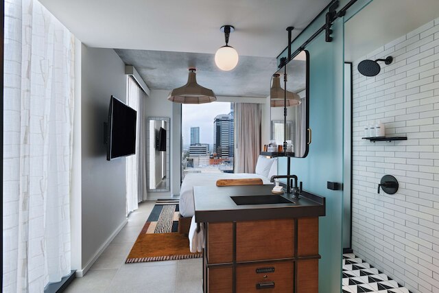 トミー オースティン パート オブ JDV バイ ハイアット