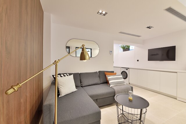 フェードラスリビング：シティセンターラグジュアリーフラットスクーファ