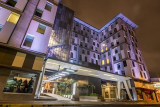 アーバン グリーン ホテル & スイーツ