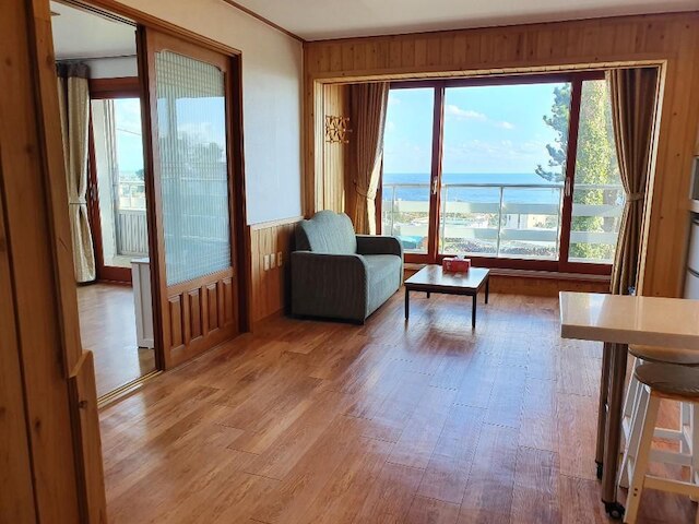 Seogwipo Livingstone Pension