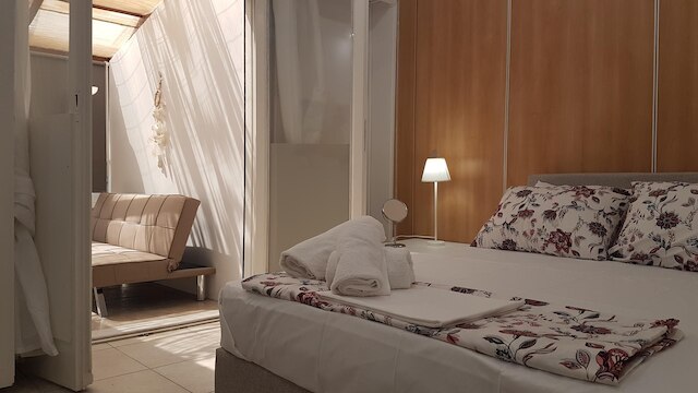 エラテン スカイ アパートメント