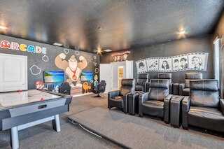 ストーリーレイク リゾート 9 ベッド ゲーム/シアター ルーム 9 ベッドルーム ホーム バイ レッドオーニング