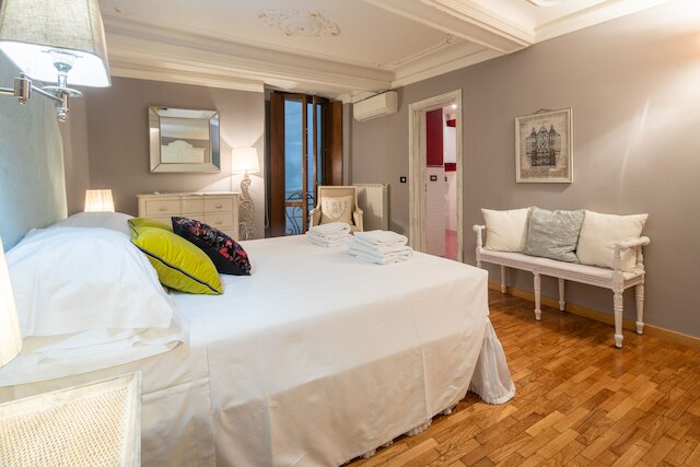 ウフィツィ ロマンティック フラット バイ Mmega