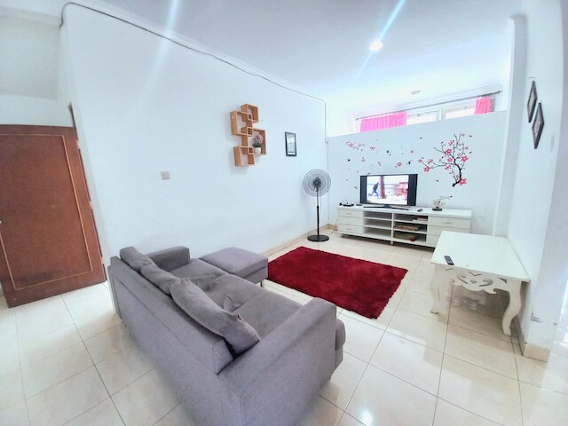 ホームステイ ジョグジャ 4 カマル ティドゥール フル エアコン セプタラン ウンブルハルジョ デカット ゲンビラロカ