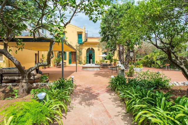 ヴィラ アミラータ ルーム &  アパートメント