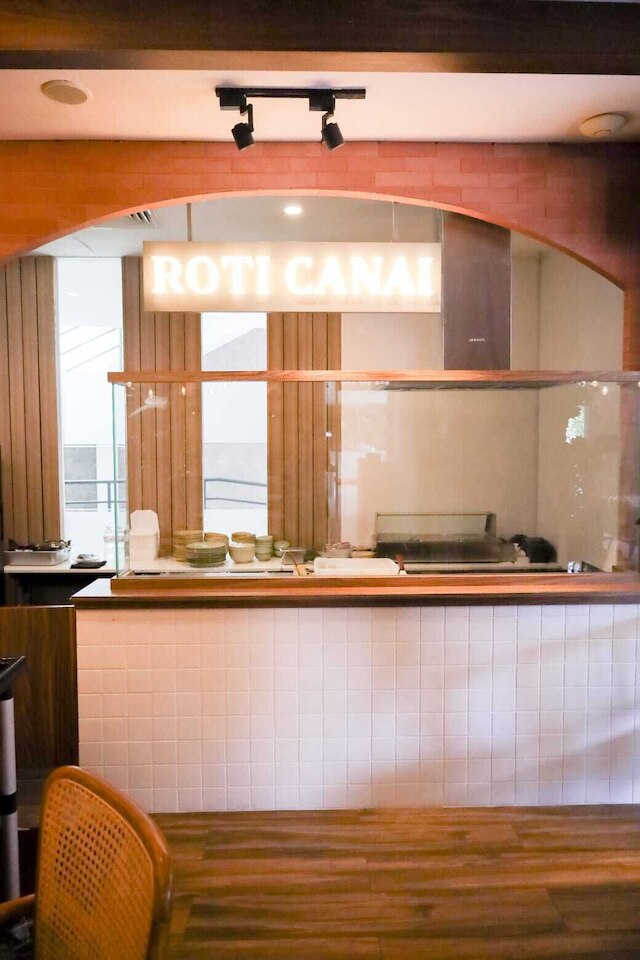 オール・ナイト＆デイ・レジデンス - ケボン・ジェルク