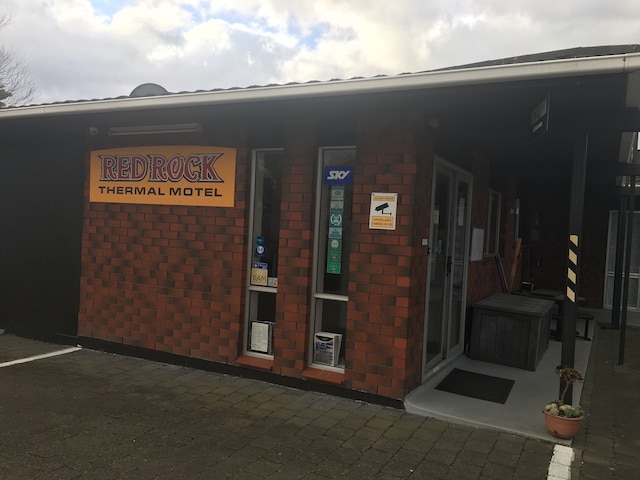 レッド ロック サーマル モーテル