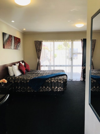 レッド ロック サーマル モーテル