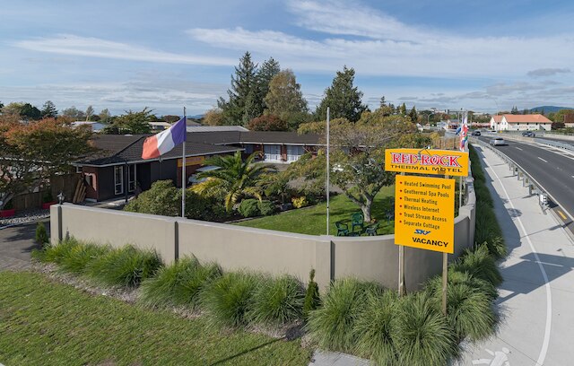 レッド ロック サーマル モーテル