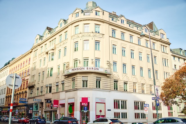 ホテル ペンション バロン アム ショッテントール